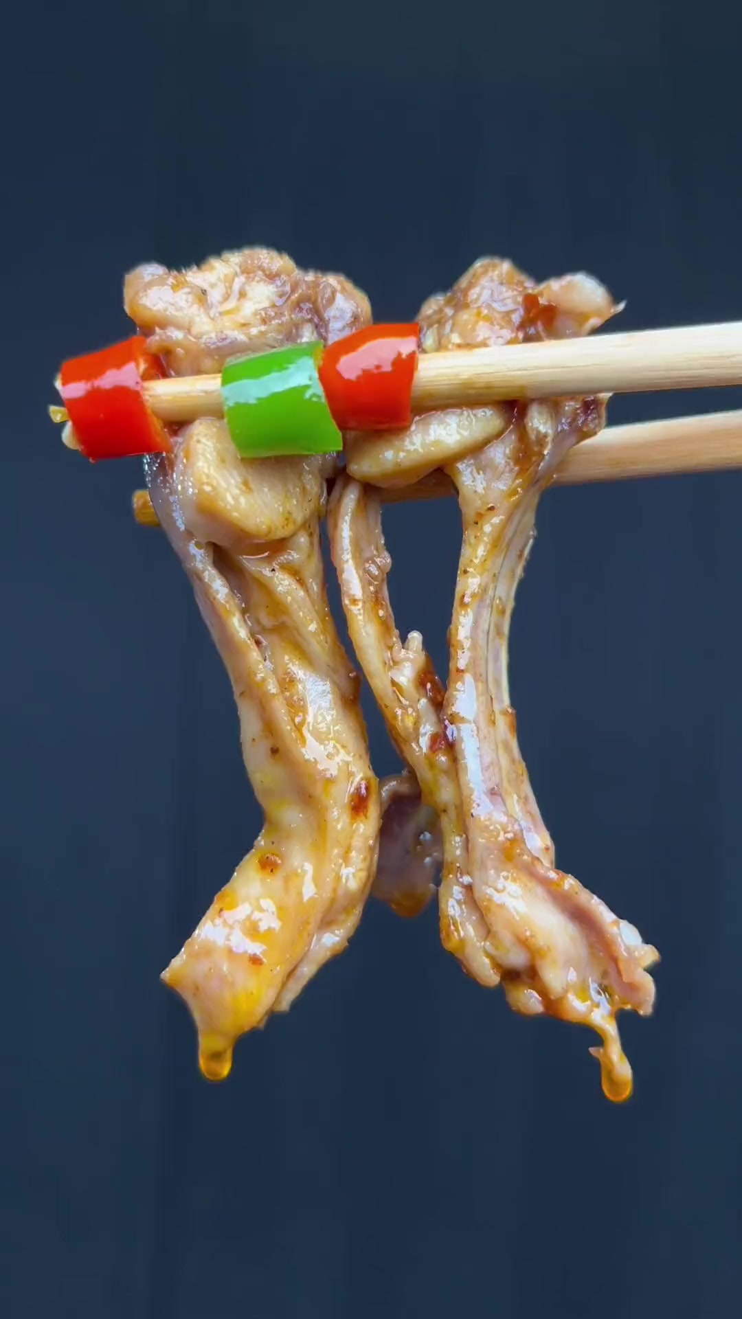 小炒兔子肉 川菜 这样做的兔肉没有一点腥味 肉也很嫩 赶紧做起来吧 大哥们