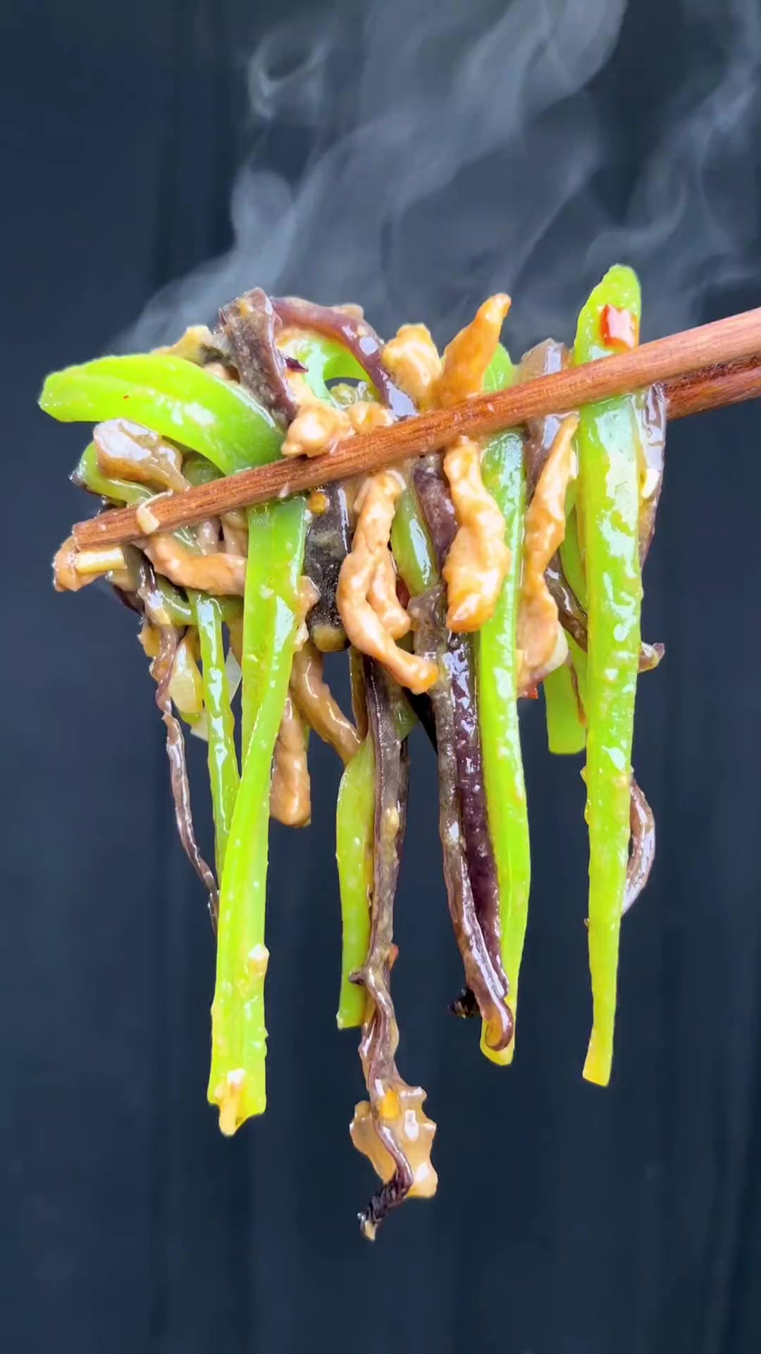 鱼香肉丝 川菜大师 很下饭的一道菜 老人小孩都能吃 一点也不会辣 赶紧做起来吧