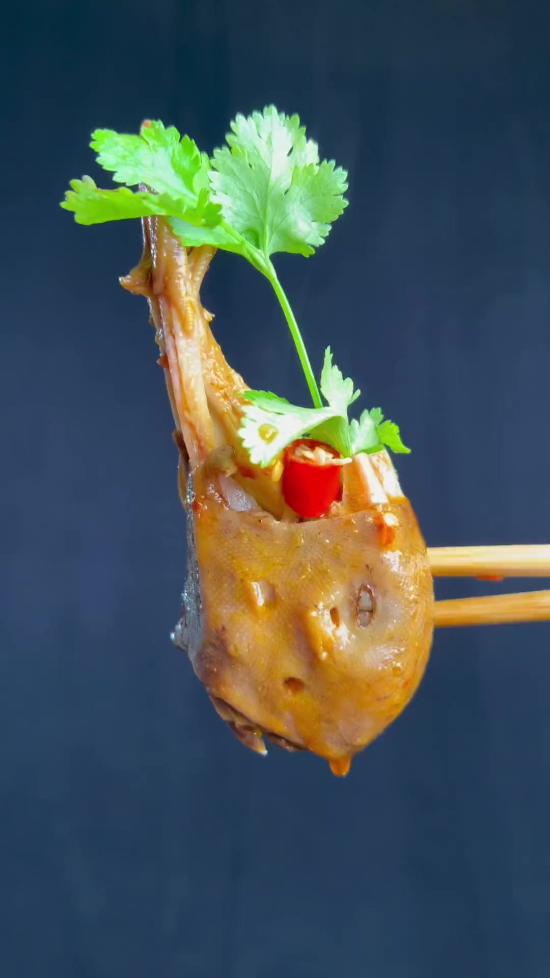 青豆烧鸭 川菜美食 土鸭子这样做没有一点腥味 非常好吃 如果不好吃你坐飞机来找我 感谢大家