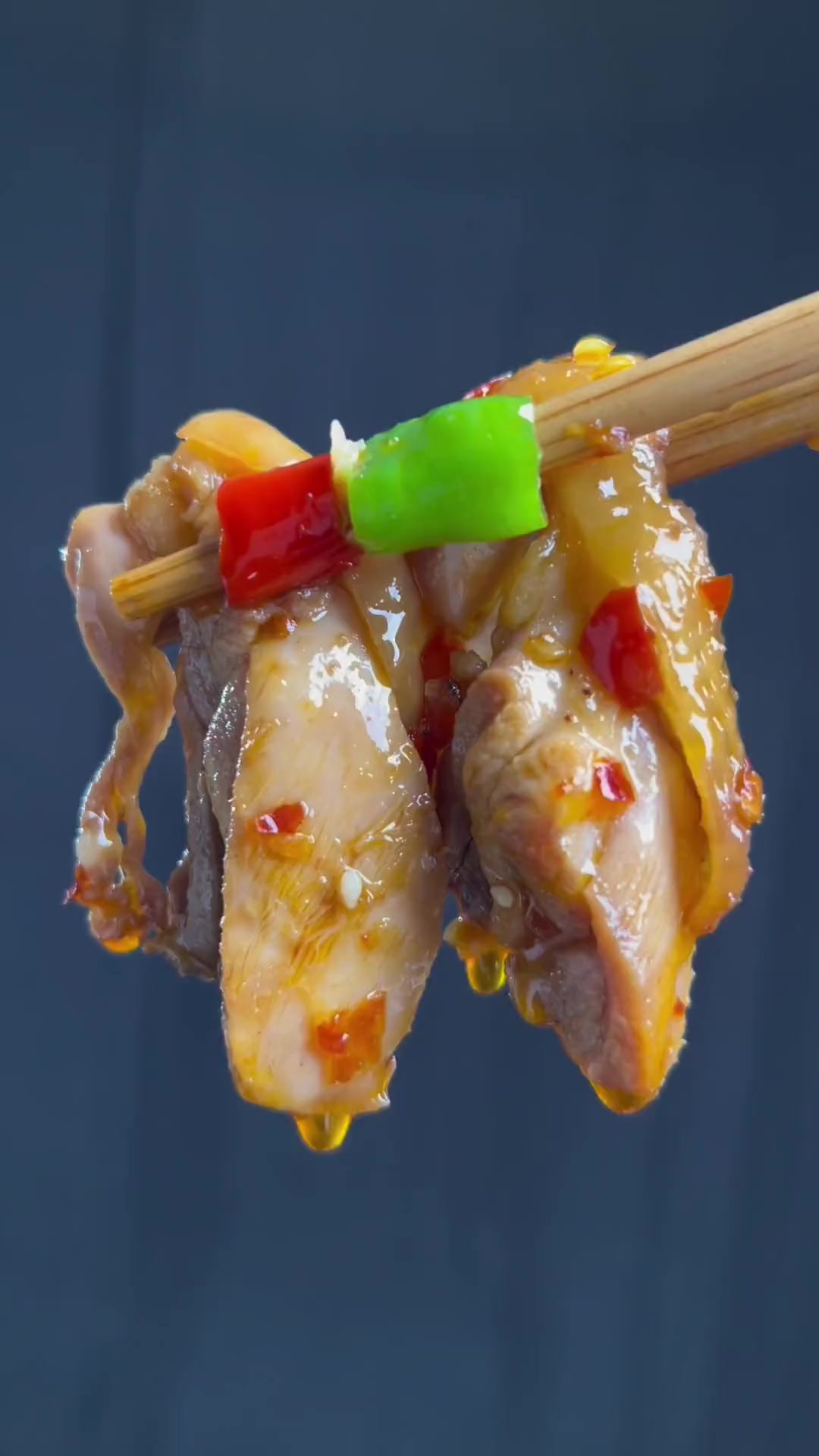 小煎鸡 川菜 这样做的鸡肉入味好吃 还很嫩 不信你回家试试