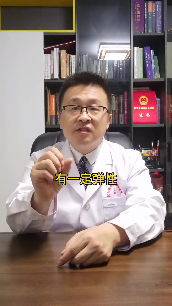 皮肤里长了软软的小肉球,不痛不痒,脂肪瘤应该怎么办 科普 脂肪瘤 皮肤科