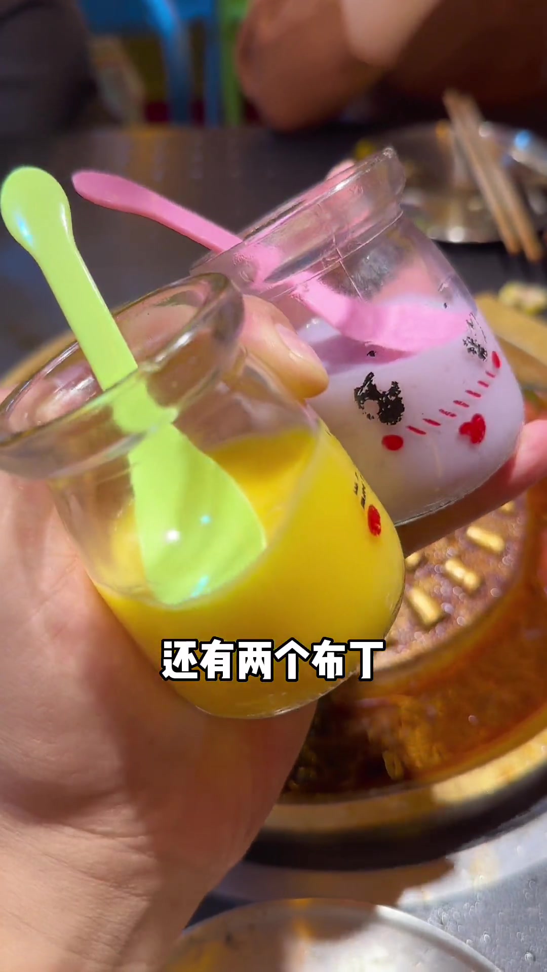 早上刚买的包子馅儿掉了我没有哭,坐公交车没有零钱我也没有哭,这个章鱼水煎肉你还没吃过我是真