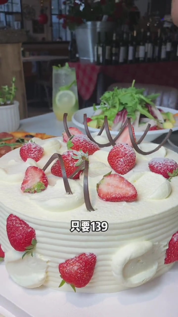 现在过生日都这么有氛围了,139安佳动物奶油蛋糕8寸特别有创意