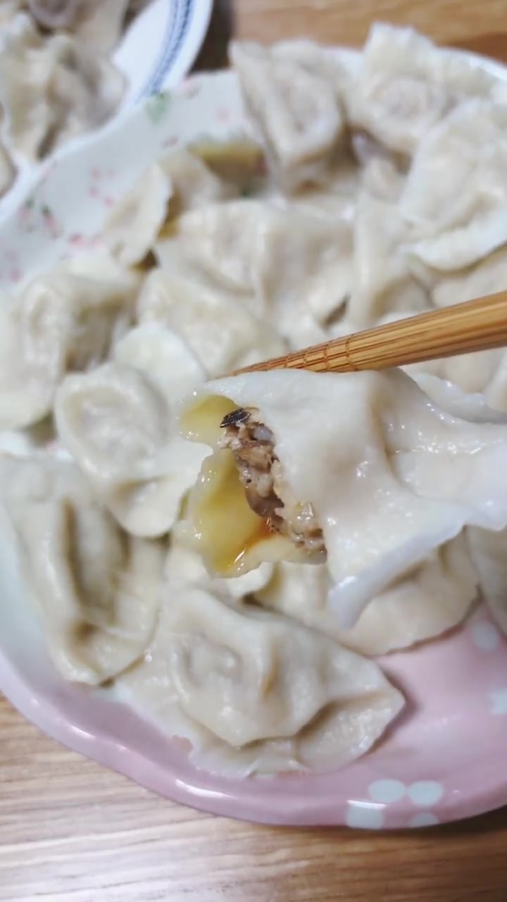 猪肉香菇饺子 大肚饺子 煮饺子方法明明白白