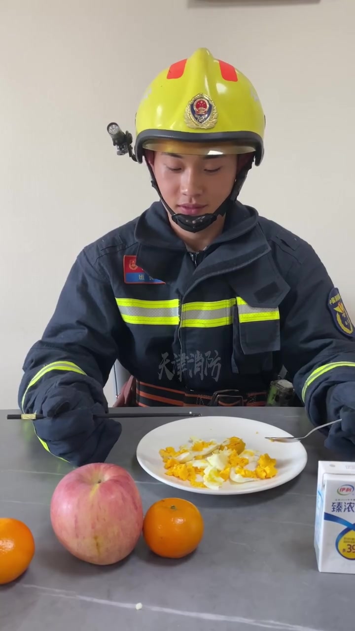 这些东西千万不能放进微波炉 平时生活中,大家经常会用到微波炉,但你知道这样用微博炉有多危险