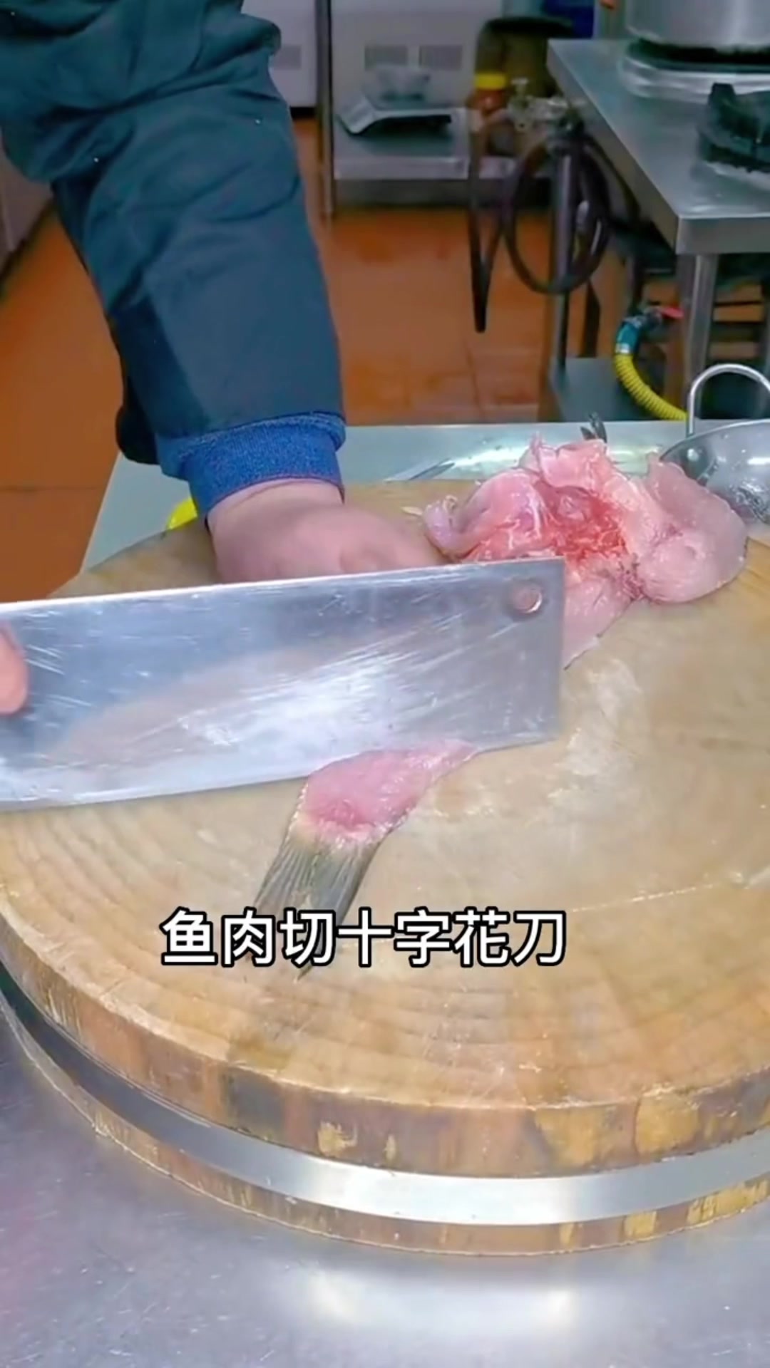 飞燕全鱼迎新春,新年吉祥如意