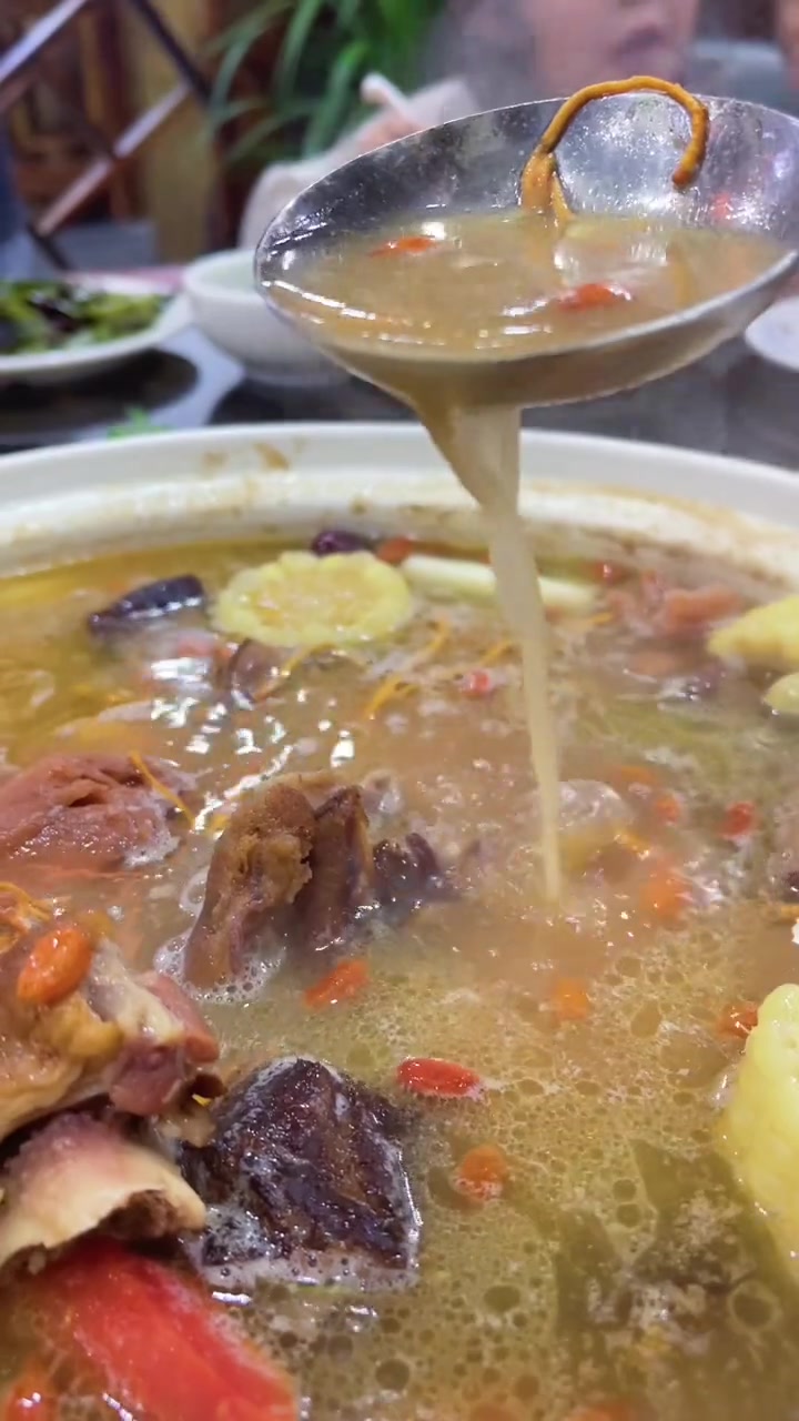 第56集|铜锣一响,黄金万两。在涪陵吃个饭都非常有仪式感。这家藕王养身汤,江湖菜。你们看上