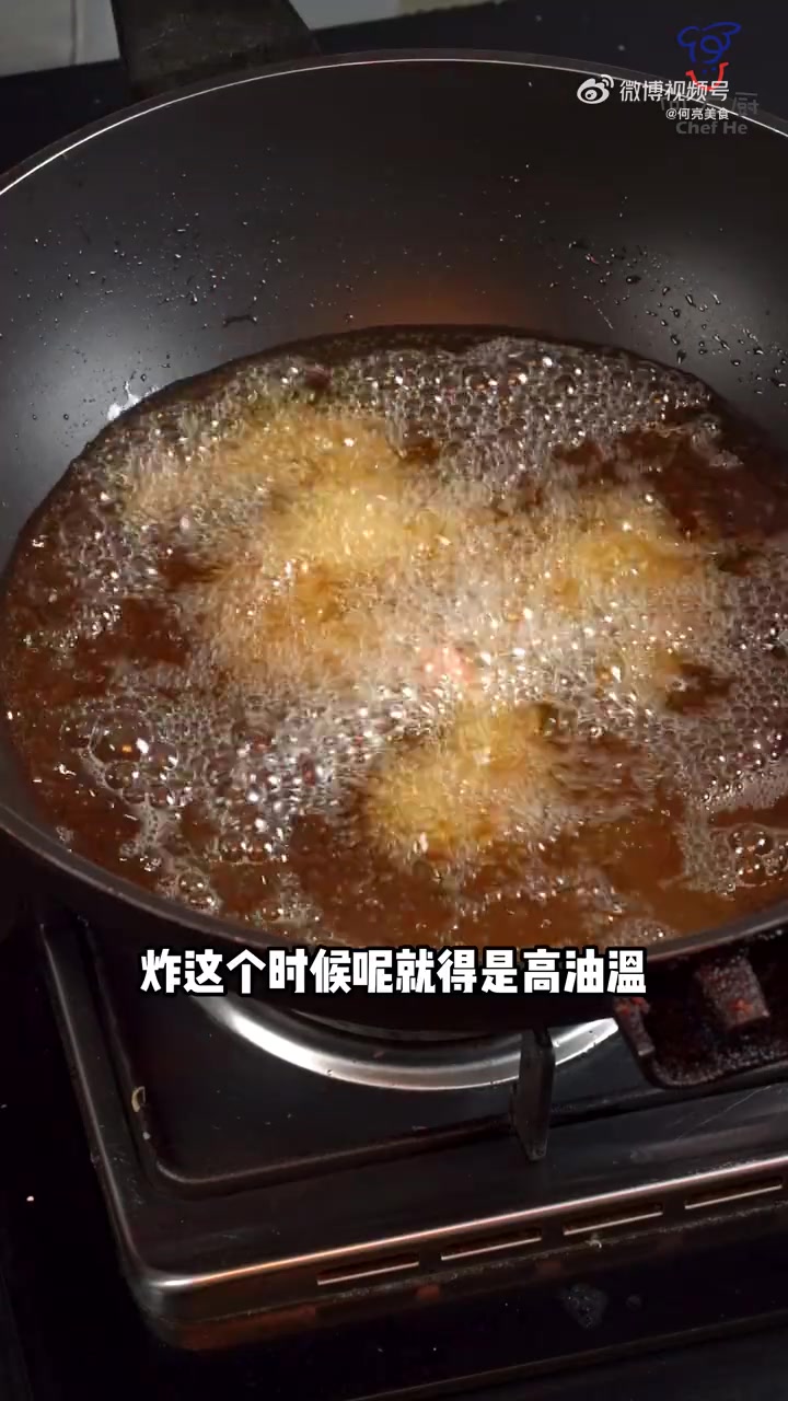 美食 今天吃个不一样做法的虾!皮脆肉嫩的脆皮大虾,带皮一起嚼,能不能做的好,就看这三遍炸制
