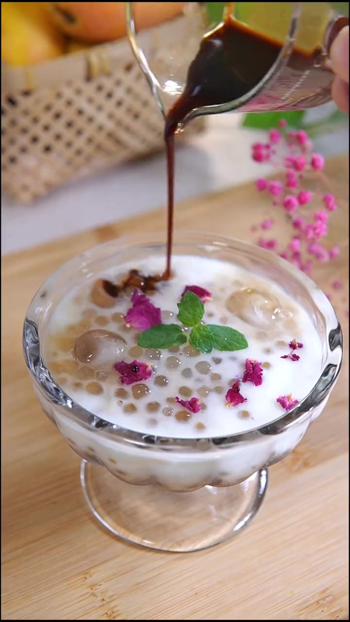 天气炎热,清凉消暑美食一定不能少不了这个古法冬瓜茶,做好一瓶能用好几天呢。加上西米更是惊艳