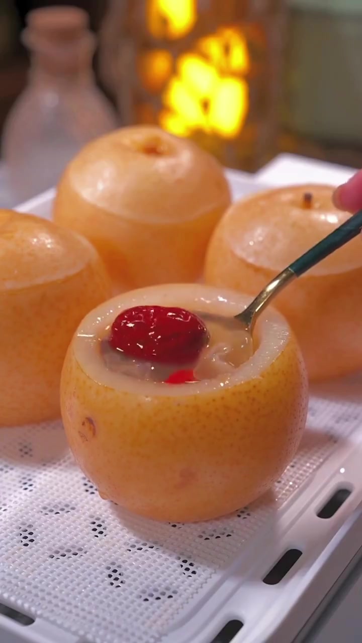 冬天嗓子不舒服,可以试试这个冰糖炖梨汤 冰糖炖雪梨 冬天总要吃冰糖炖雪梨吧 冰糖雪梨银耳汤