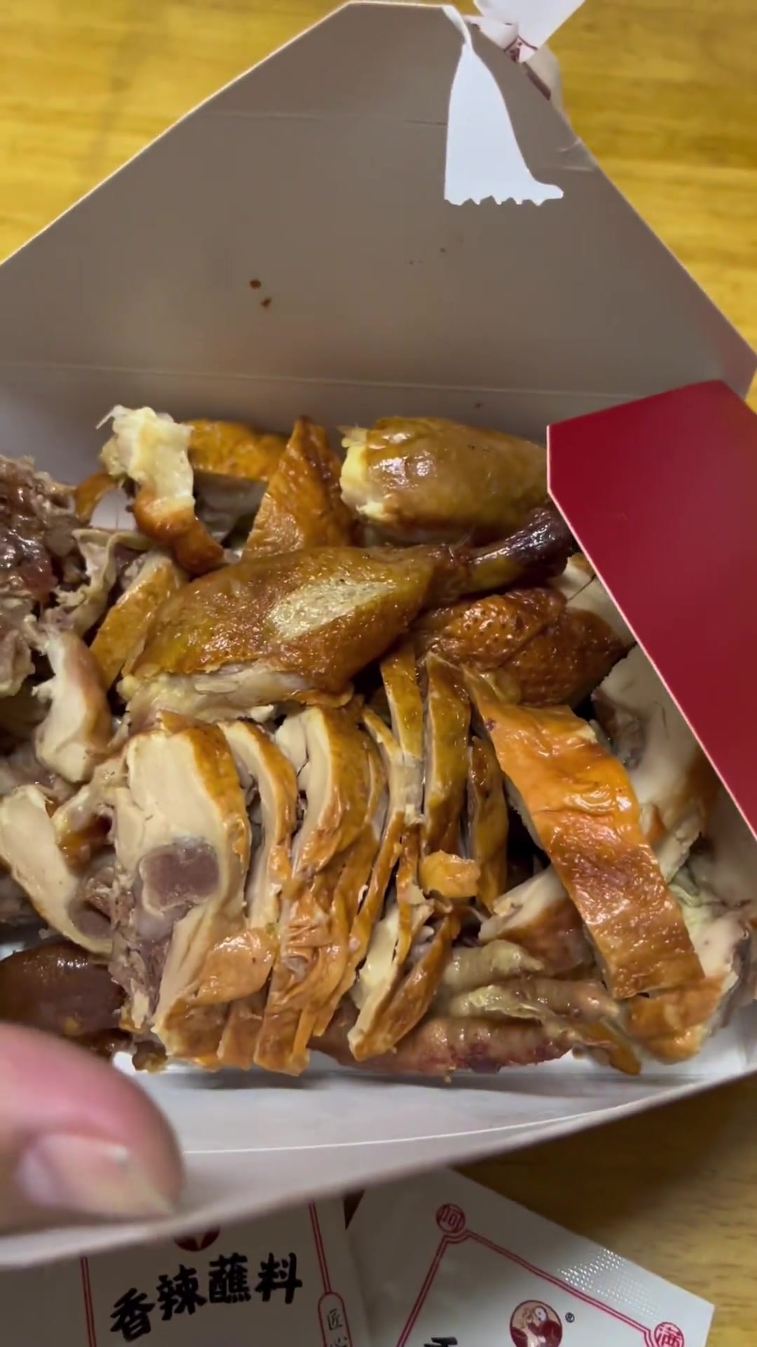 第18集|小区门口才开的百香鸡,买一只回来尝尝好像和紫燕差不多呀!阿满百香鸡 紫燕百味鸡 