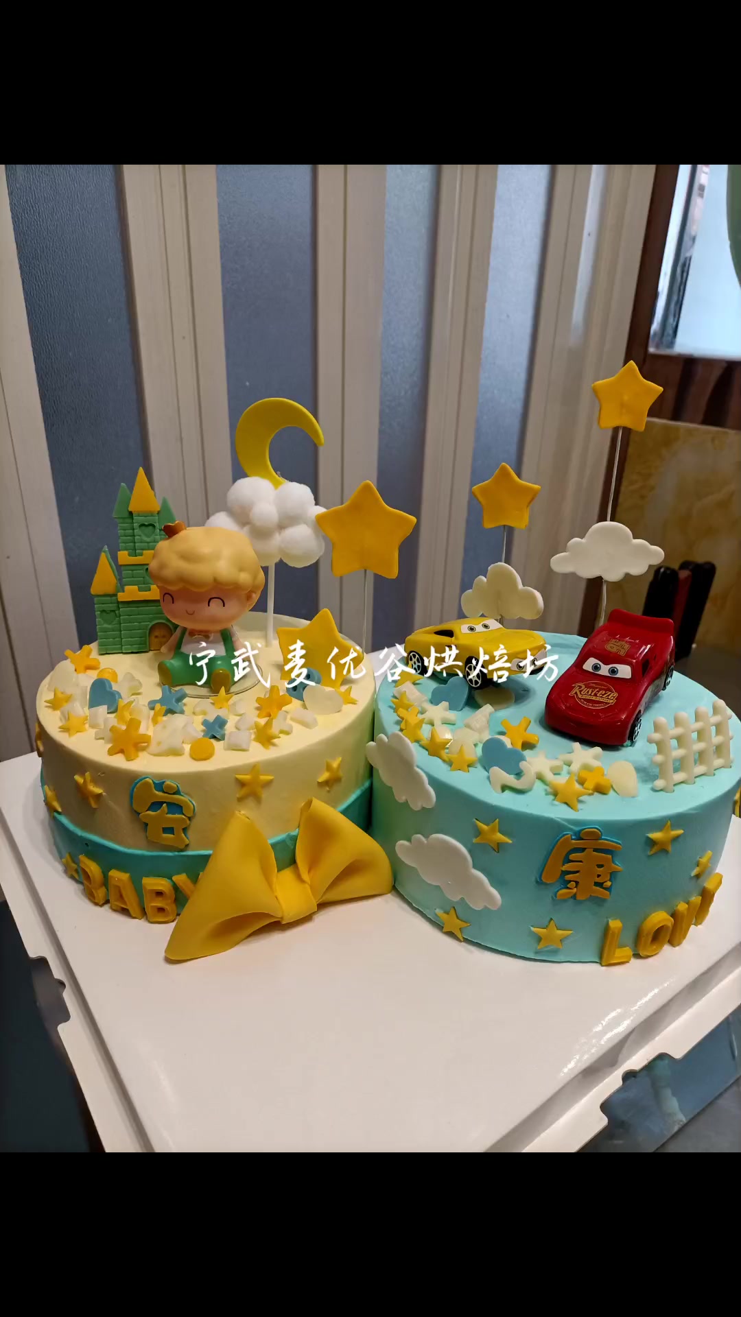 (小男孩双胞胎蛋糕)