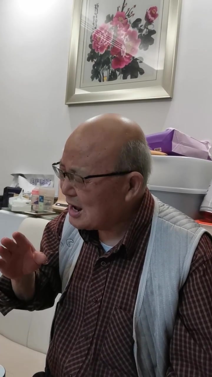 苏大何 90岁高龄,这样洪亮的声音还能回来吗?四世同堂的生活期待。昨天,一夜的抗争,生命的
