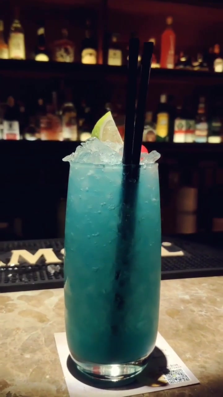 蓝色夏威夷,一款热带鸡尾酒!