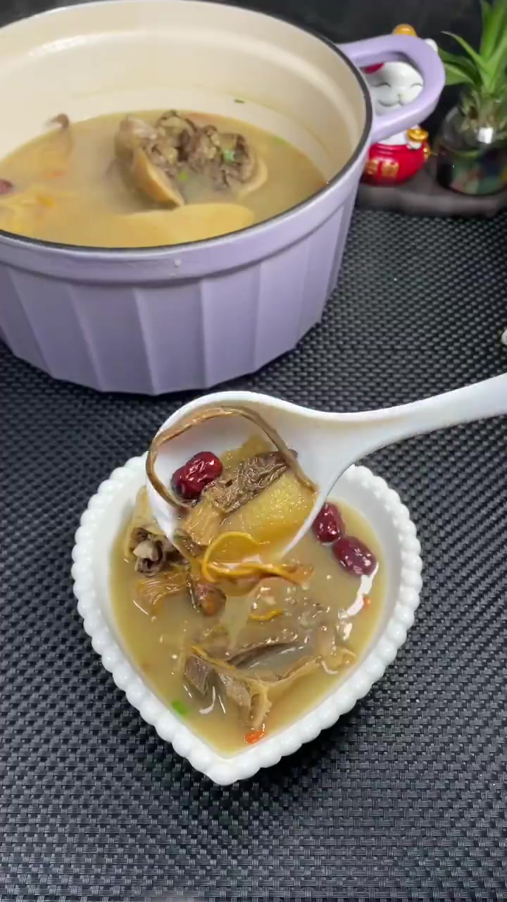 没想到第一次炖腊鹅汤这么好喝一点咸味都没