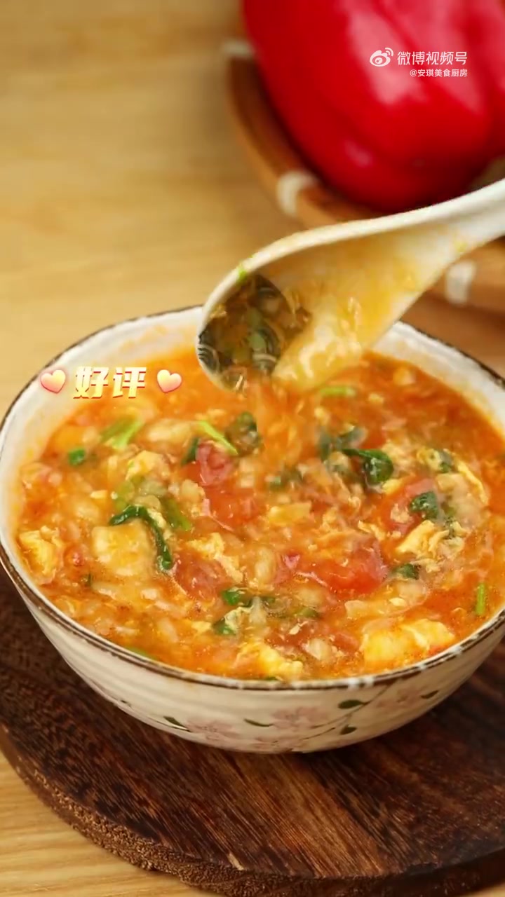 午饭 天气越来越冷,喝上这一碗浓浓的「西红柿鸡蛋疙瘩汤」,酸甜可口,暖身暖心,食欲也好起来
