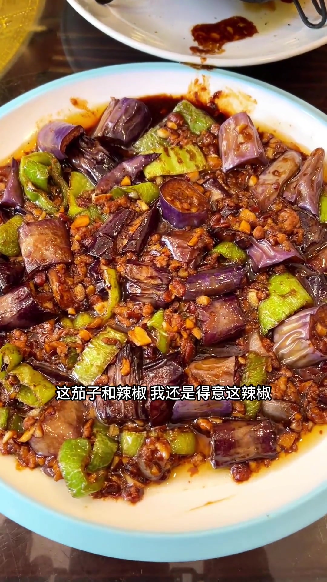 这么好吃的的烧鸡不喝点,纯粮酿造的大黄米酒,就白瞎了 白酒 白酒文化 纯粮酿酒 同城美食 