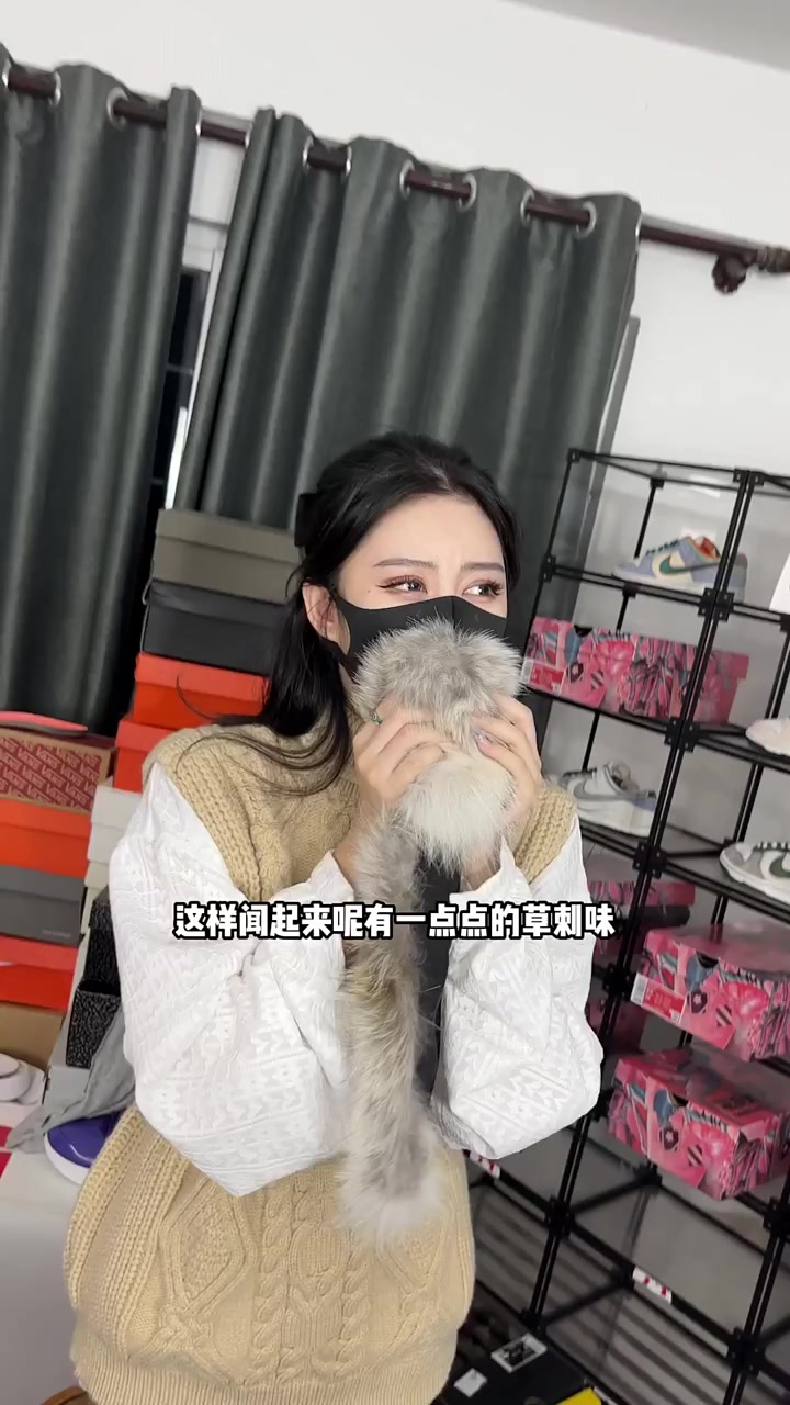 大鹅羽绒服毛领水太深了