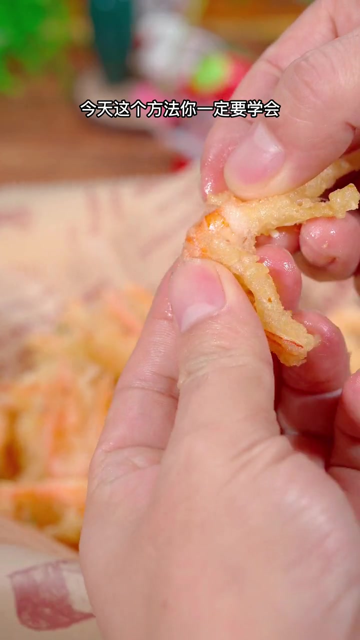 以后想吃油炸小白虾,你就像我这样做,外酥里嫩,鲜香酥脆,学会了以后就是你的拿手好菜 小白虾