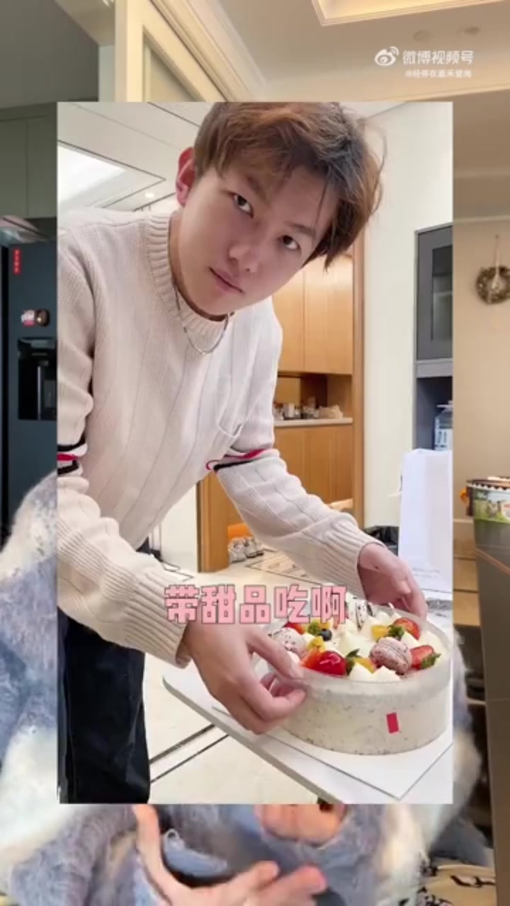小鱼海棠 订婚 小鱼海棠订婚了,不是那个摄影师……这也太突然了