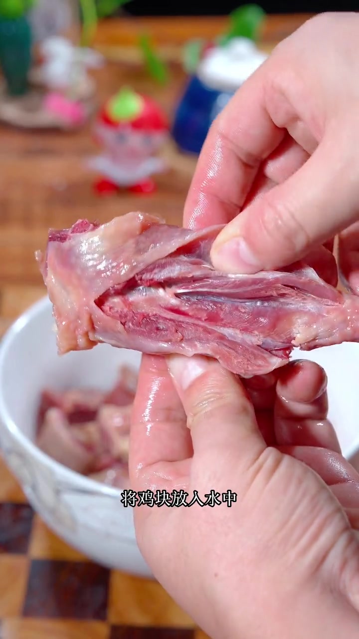 风干鸡肉质紧实,味美鲜香,做法也很简单,过年赶紧囤起来吧 风干鸡 过年在家做美食