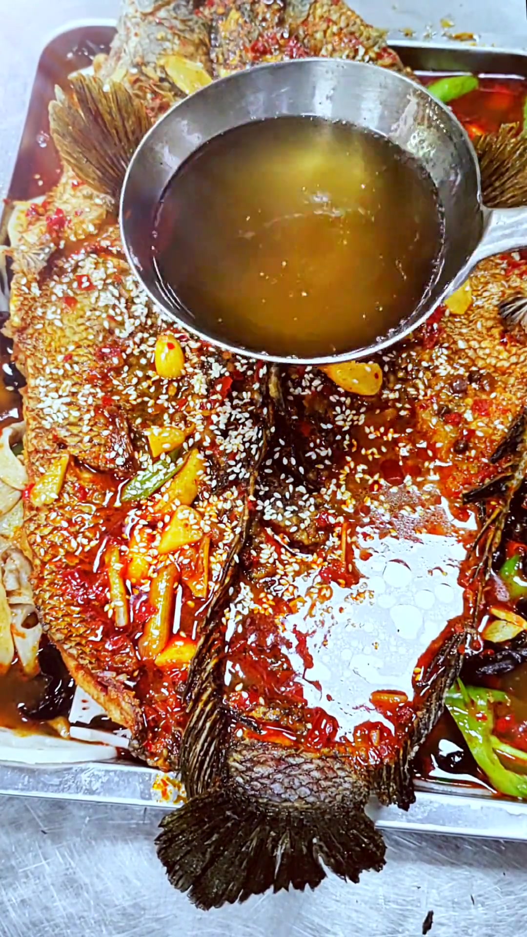 黑鱼怎么做才好吃呢,今日分享一道可以涮火锅的做法,碳锅鱼。万州烤鱼 美食 每日美食分享