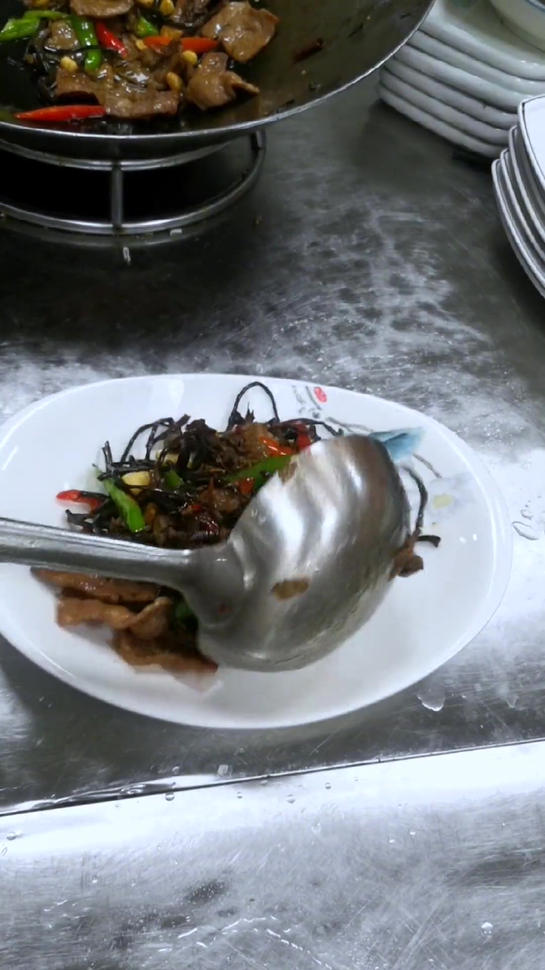 今日分享,茶树菇炒肥牛。干香微辣,适合大众口味。美食 每日美食分享 创作灵感