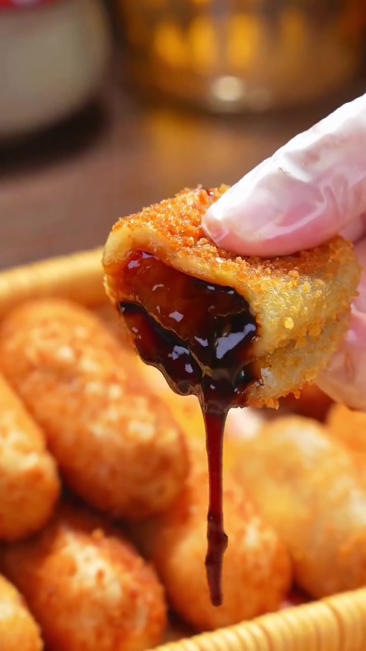 今年年夜饭可以给家里人做红糖糍粑吃,饭后甜点,好吃的停不下来 红糖糍粑 年夜饭菜谱 糯米糍