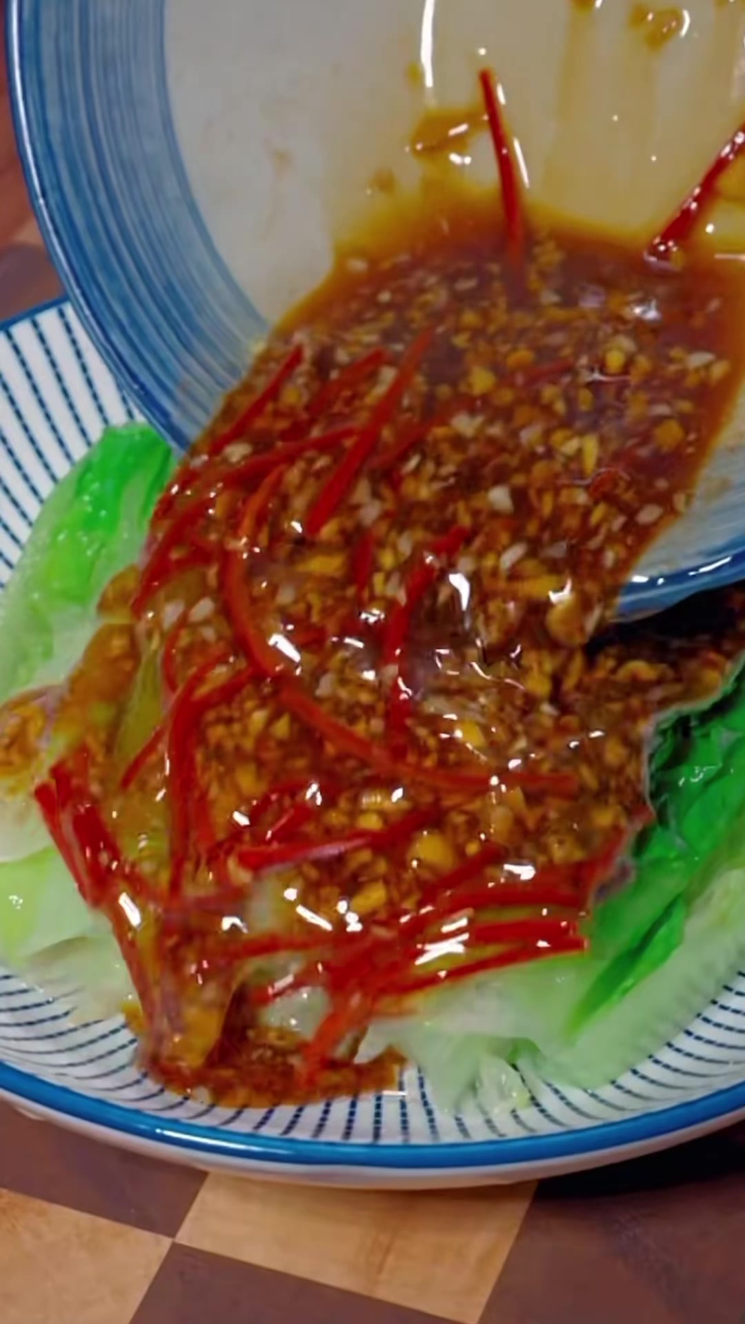 年夜饭之蒜泥生菜,寓意生财。口味清脆爽口。