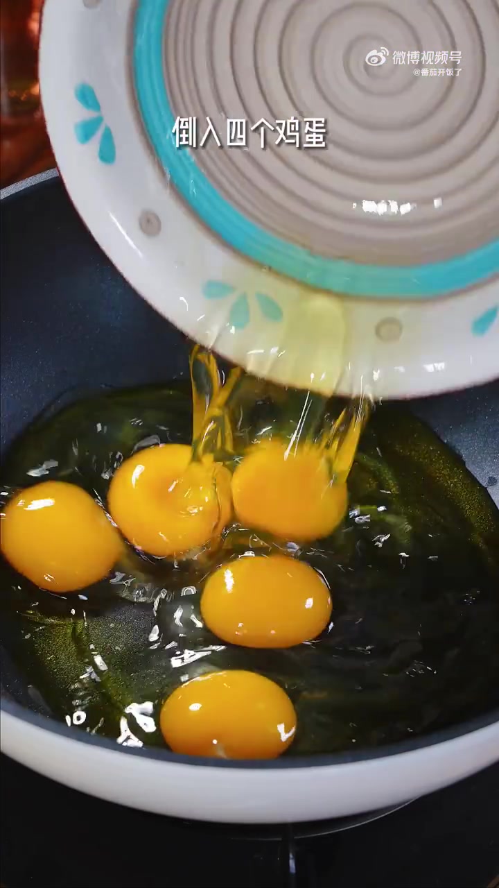 舌尖上的武汉 俗话说 “白菜豆腐保平安”,冬天给家人做个白菜豆腐三鲜汤,营养又美味