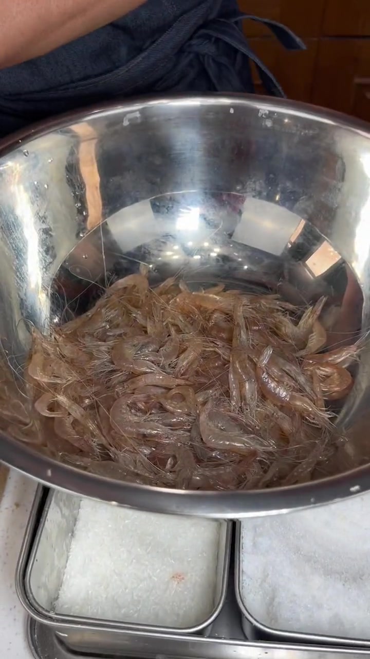 好多朋友家里都开始走油了,衣服上走油的味道充满着浓浓的年味儿,今天咱小试牛刀来个 干炸小白
