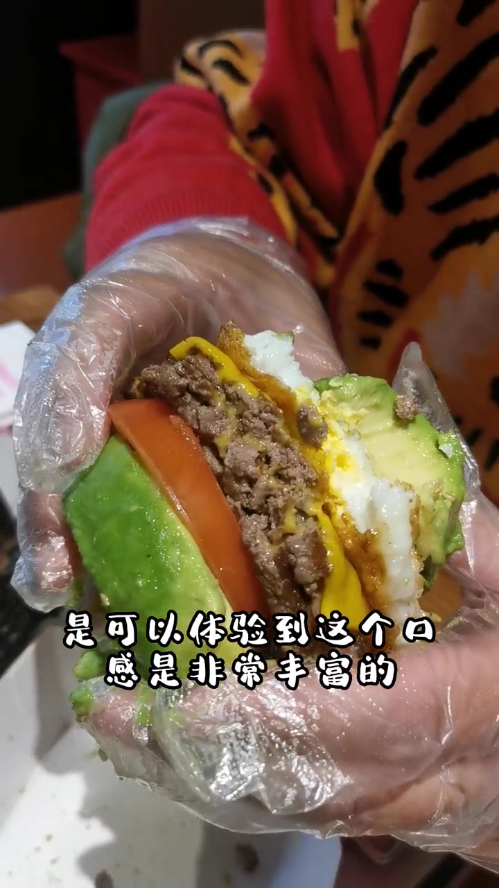 触电上海寻味记之牛油果汉堡&黑粉炸鸡。网红汉堡店值得推荐吗?上海美食 吃喝玩乐在上海