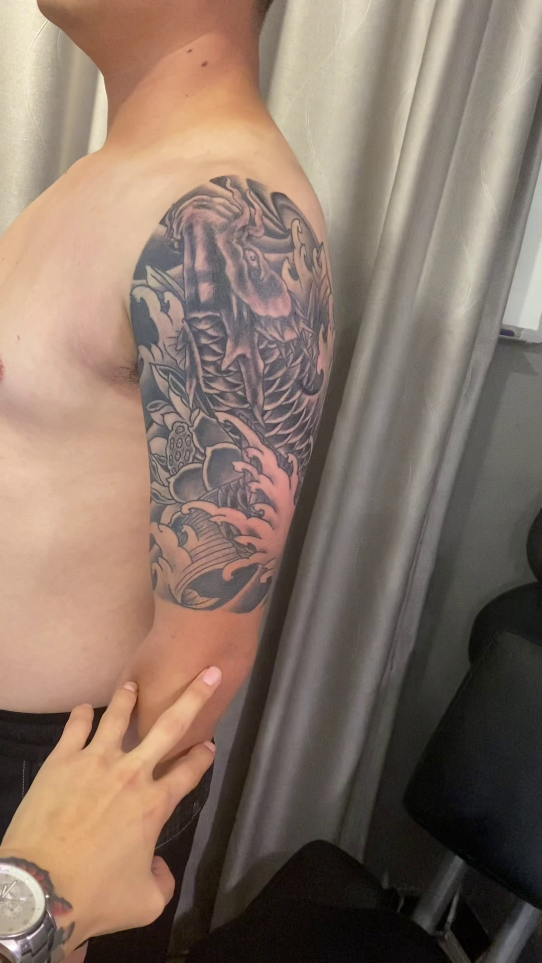 十堰纹身匠心刺青,大臂鲤鱼纹身