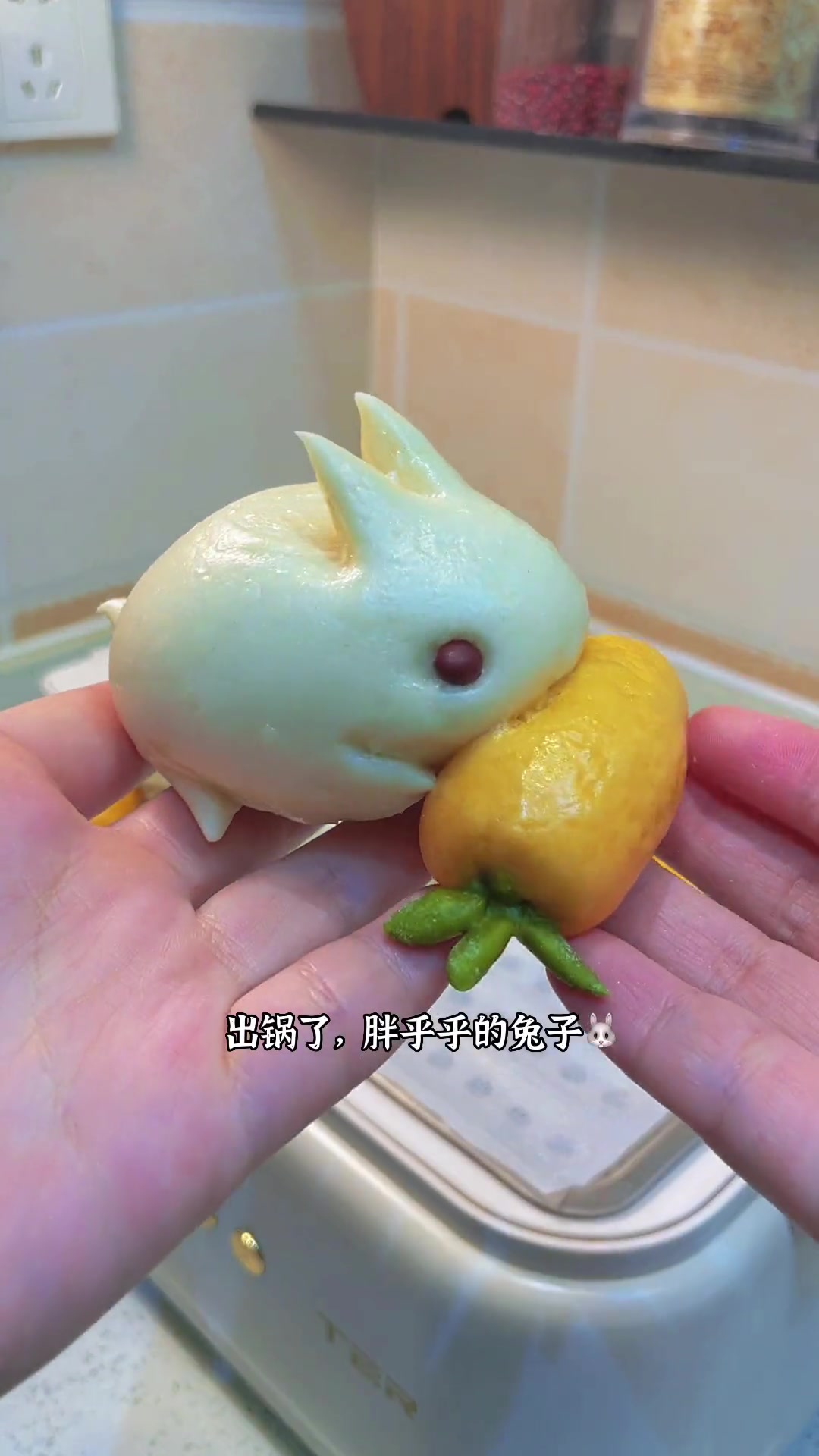 兔年就要做小兔子馒头啊、胡萝卜也安排上,孩子看到太开心了