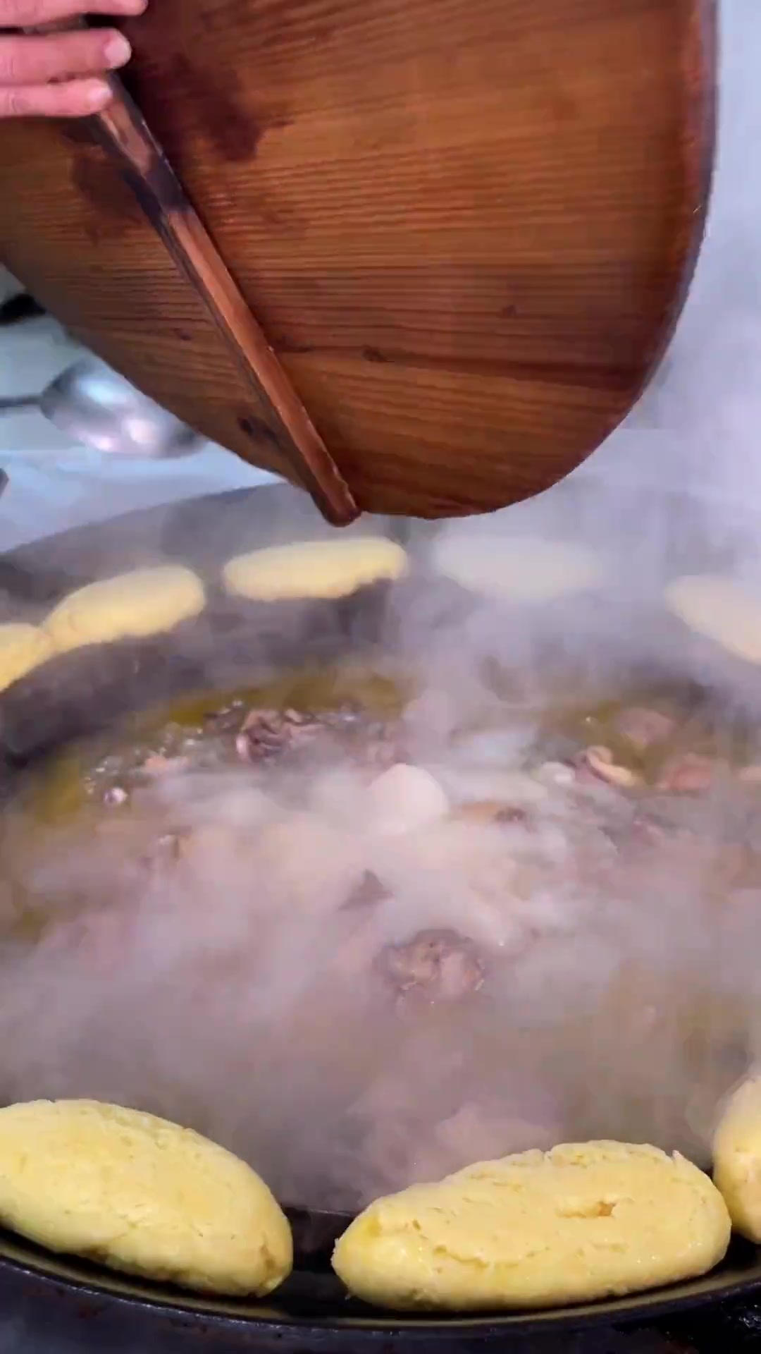 石棉特有的草科鸡 现宰现煮