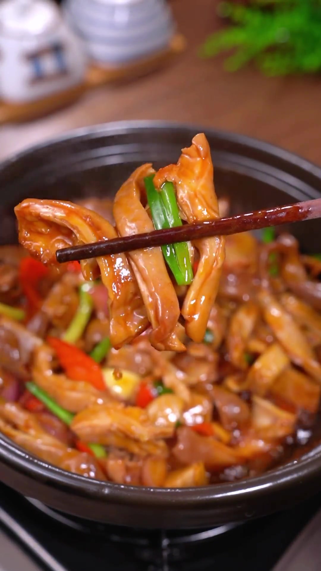 特色煲仔菜