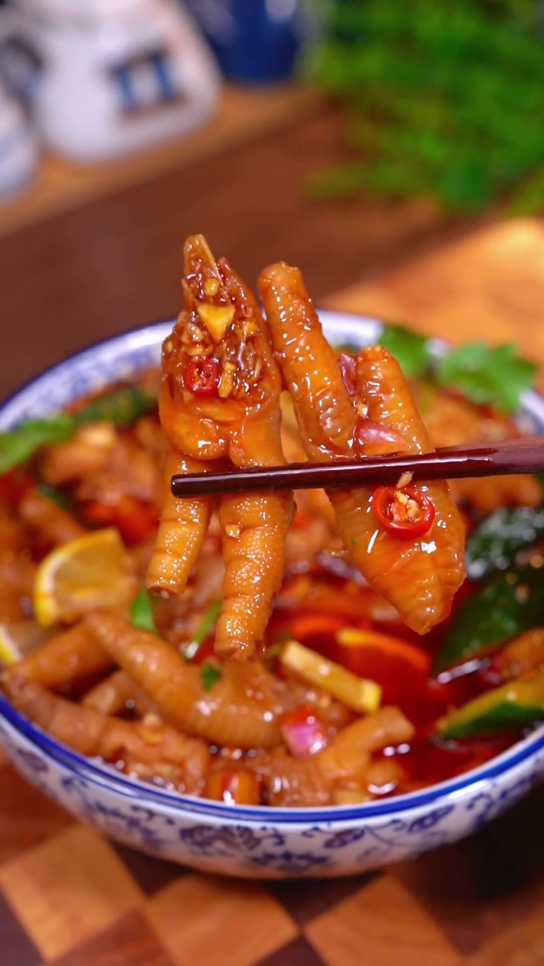 凉拌鸡爪的制作方法和配料视频