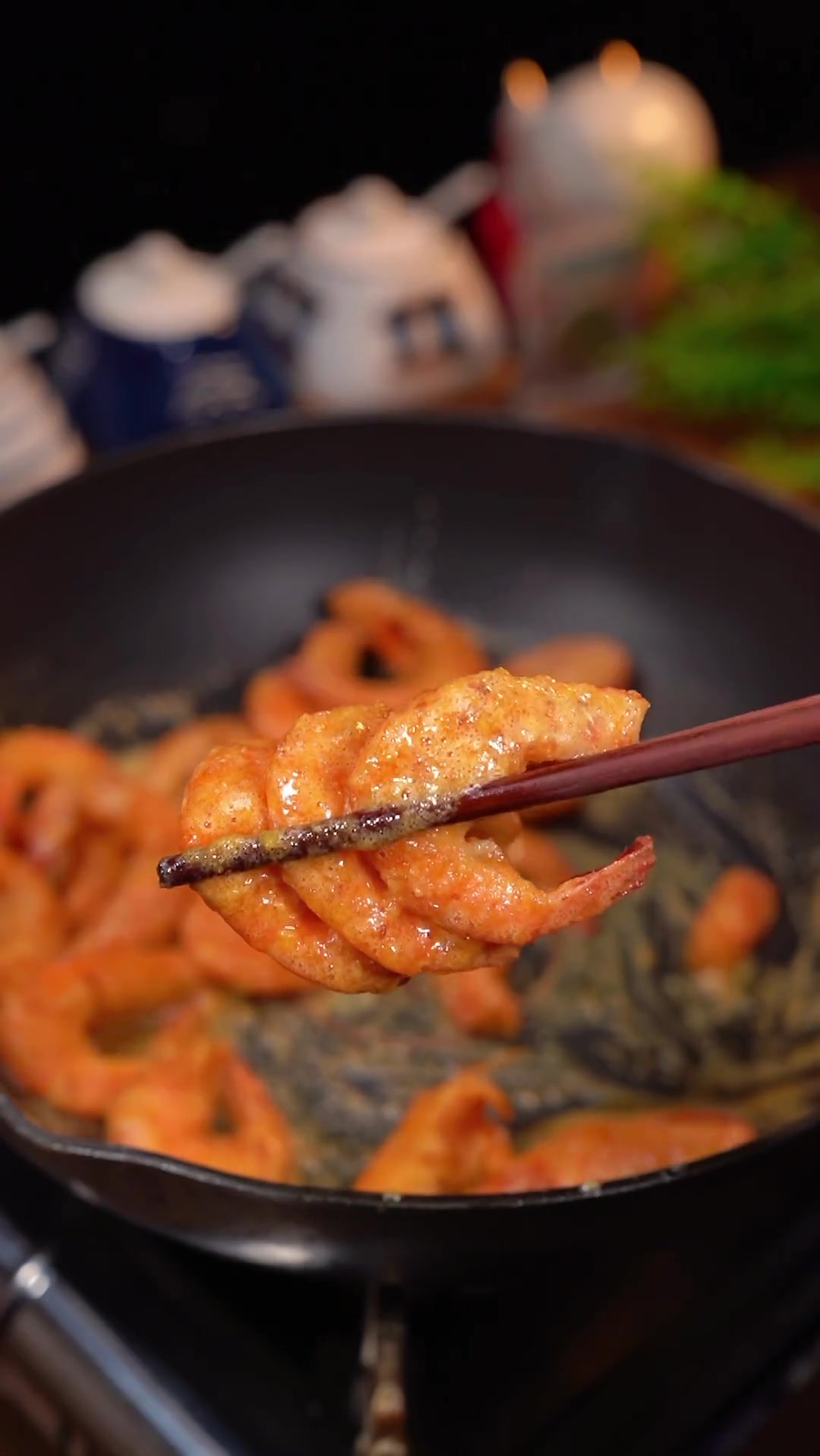 鲜香脆口咸蛋黄炒大虾 美食教程