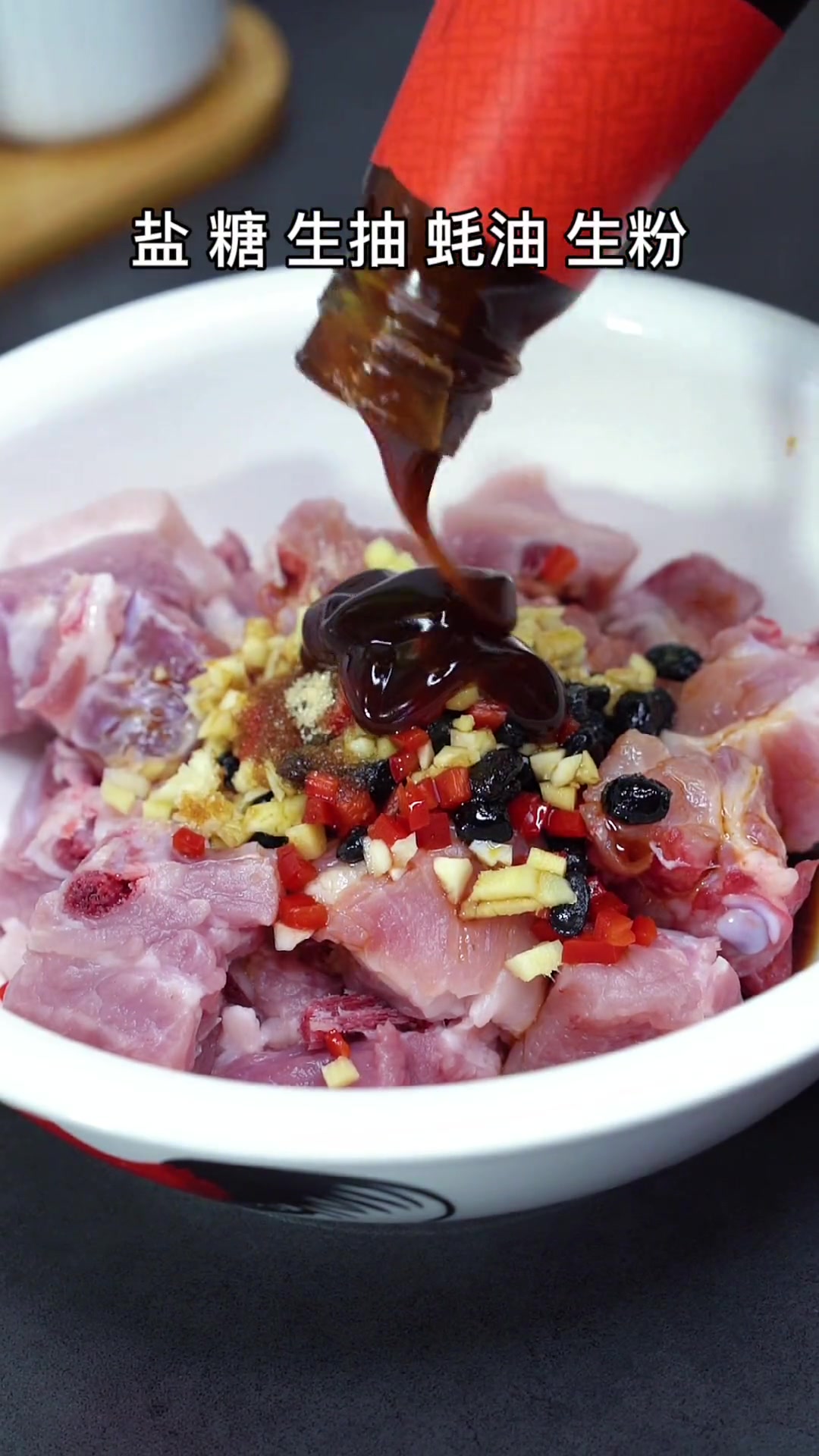 排骨煲仔饭高清图片