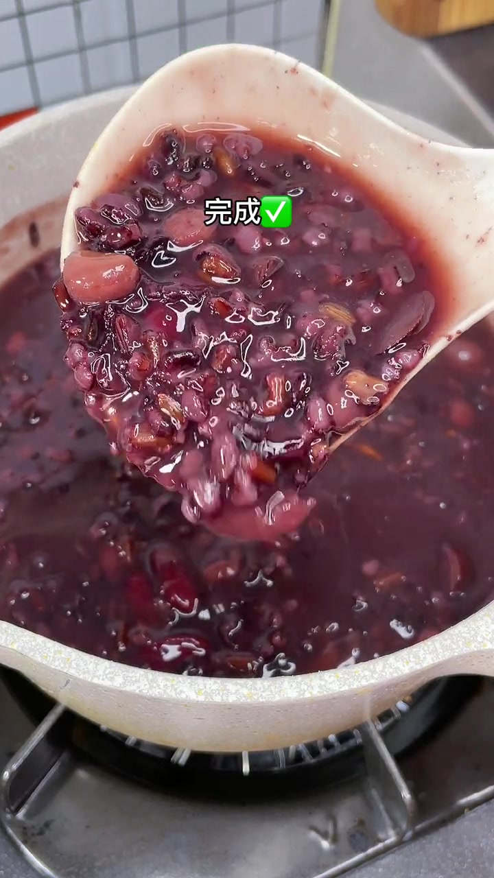 花生黑米粥的做法