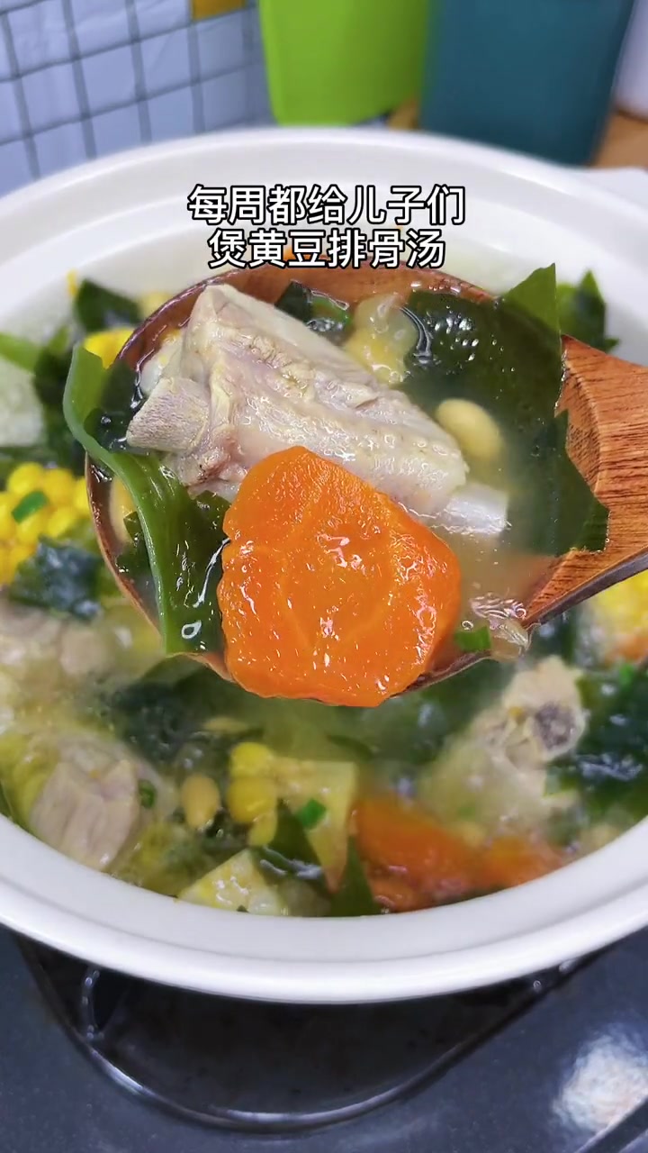 [gf]fffc[/gf]黄豆排骨汤[gf]fffc[/gf] 美食分享官 玉米排骨汤 D
