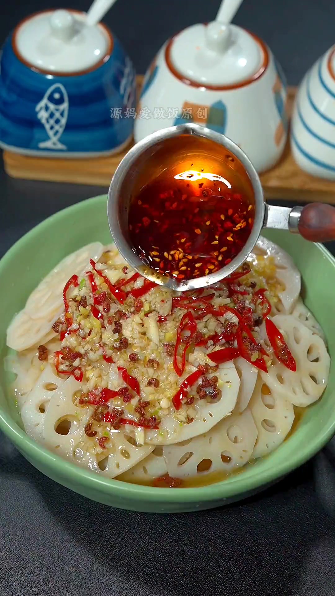 年夜饭的餐桌上,安排一道炝炒莲藕吧。清脆爽囗
