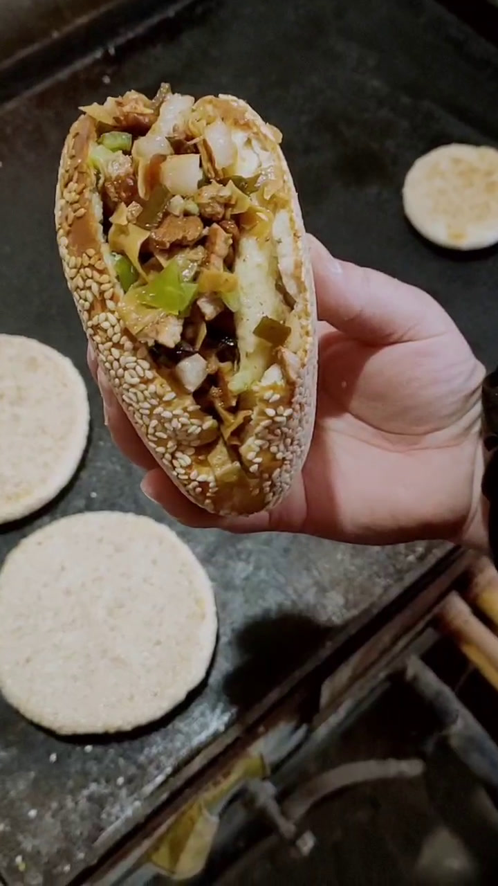 肉夹馍大名府芝麻焦烧饼夹肉