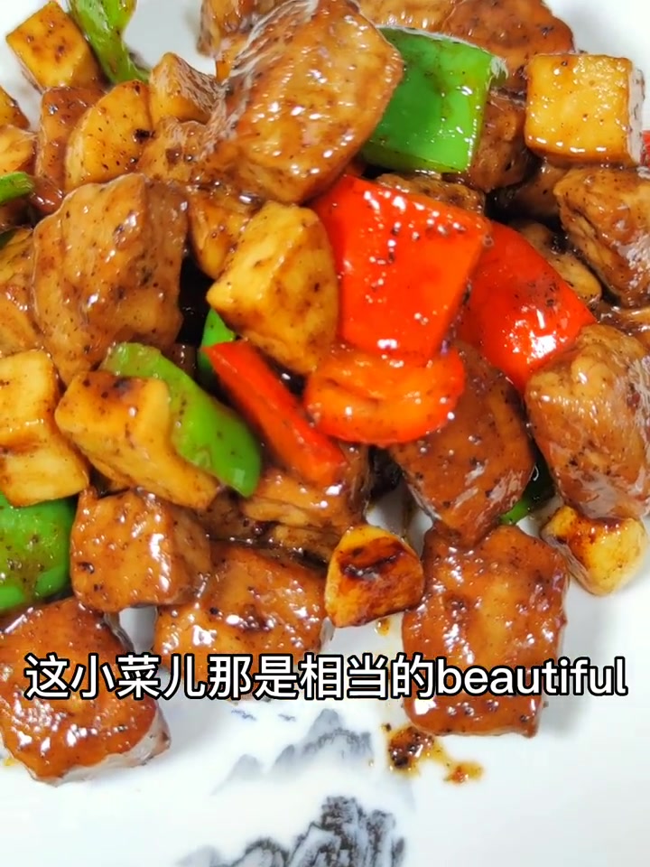 想要做好黑椒牛肉粒其实很简单,主要两点都在视频里!学会这道菜招待客人非常有面子 舌尖上的年