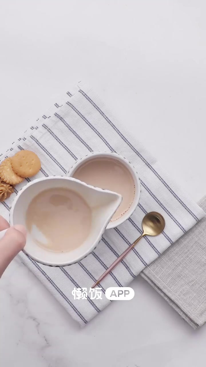 畅飨好味「红豆奶茶」在家也能自制超好喝的红豆奶茶!丝滑柔和的口感,甜甜蜜蜜的豆子,暖暖的来
