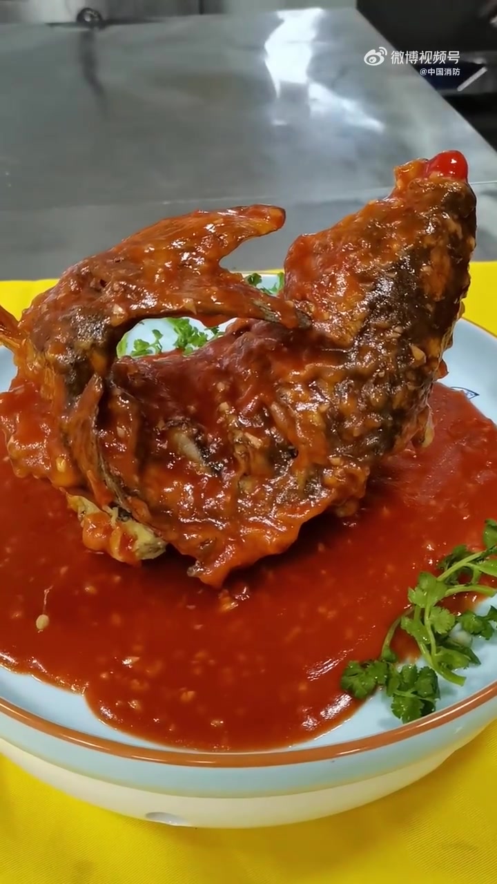 「糖醋鱼能支棱起来便是成功一半」谁不喜欢糖醋鱼呢,绝对是家宴上最值得学会的一道美味菜肴,酸