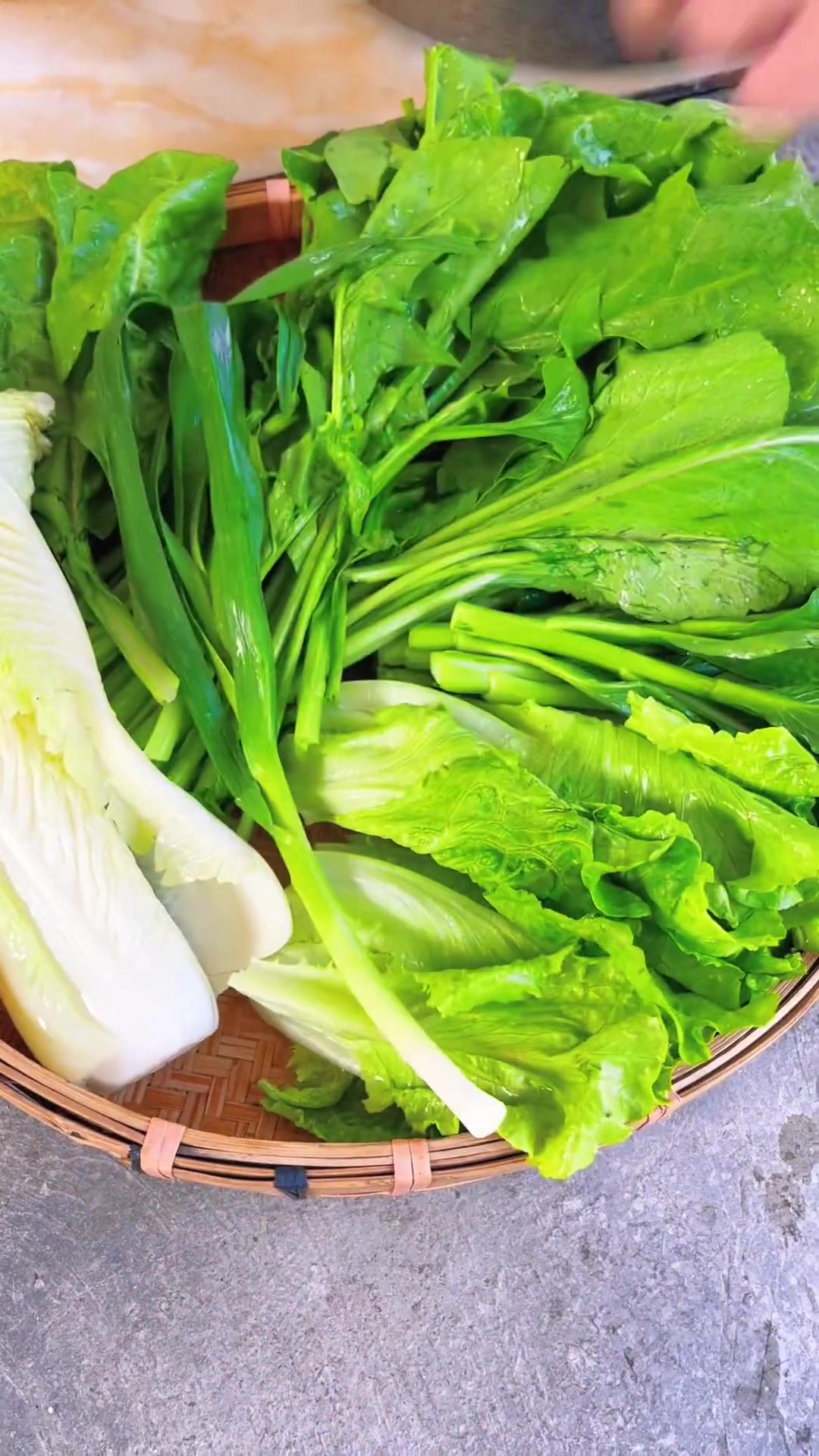 正月初七潮汕习俗得吃七样菜,这样做的素菜煲清甜可口