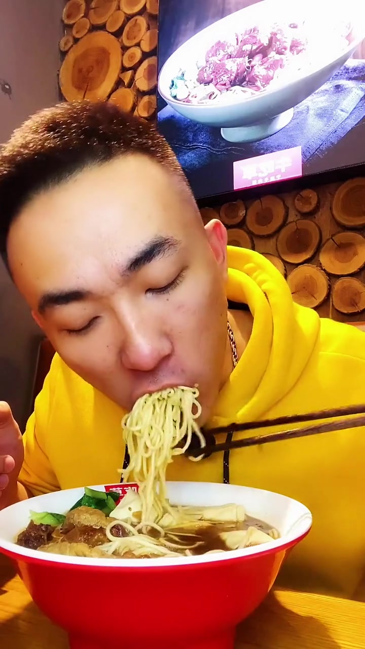 刚下飞机花29吃一顿宁波很有名的牛肉面!
