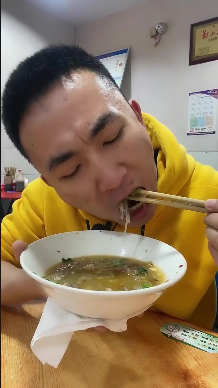 花40在宁波的奉化吃了一碗牛肉干面,那口感,就像十八岁的初恋!