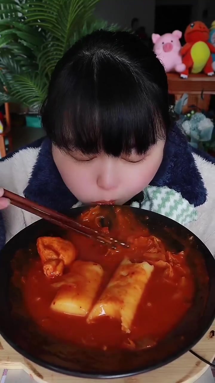今天没胃口,就吃年糕福袋跟鱼饼,自己做的就是香